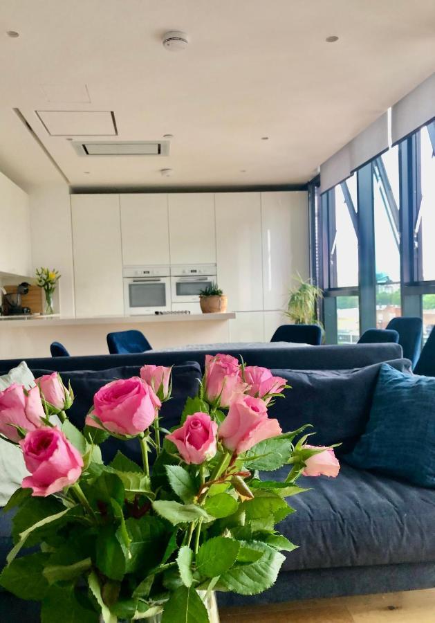 Luxury 2 Bedroom Apartment 20 Min From Central Лондон Екстериор снимка