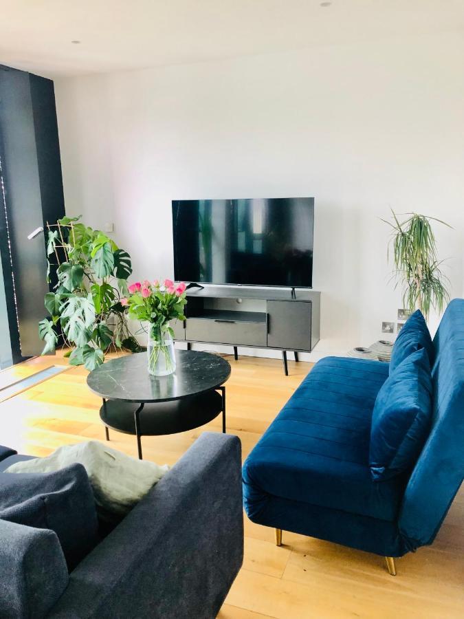 Luxury 2 Bedroom Apartment 20 Min From Central Лондон Екстериор снимка