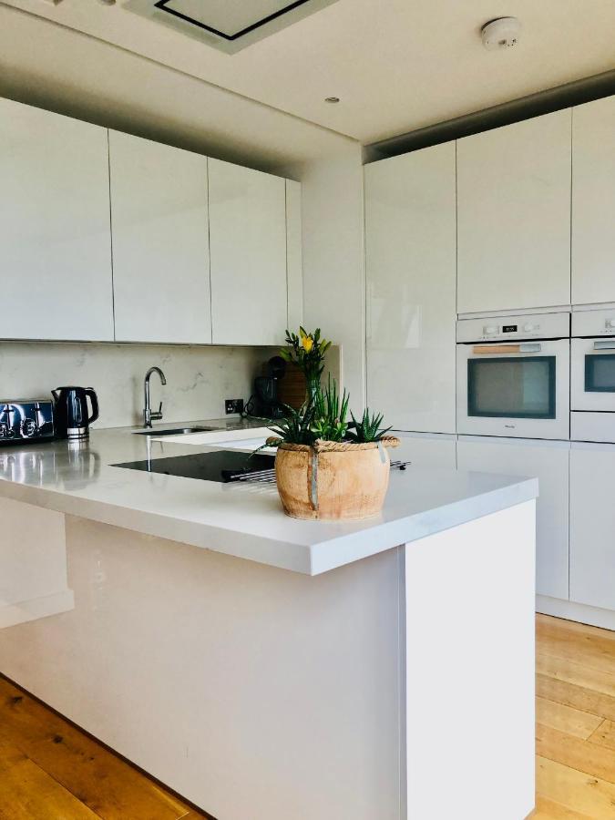 Luxury 2 Bedroom Apartment 20 Min From Central Лондон Екстериор снимка